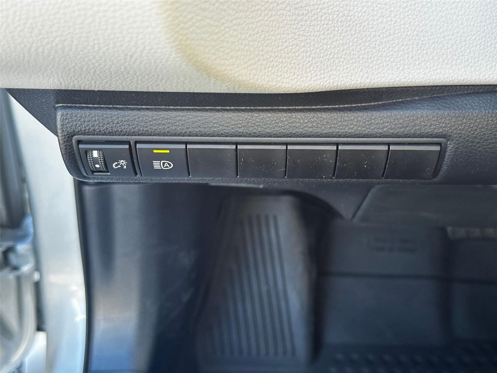 2025 Toyota Corolla LE photo 17