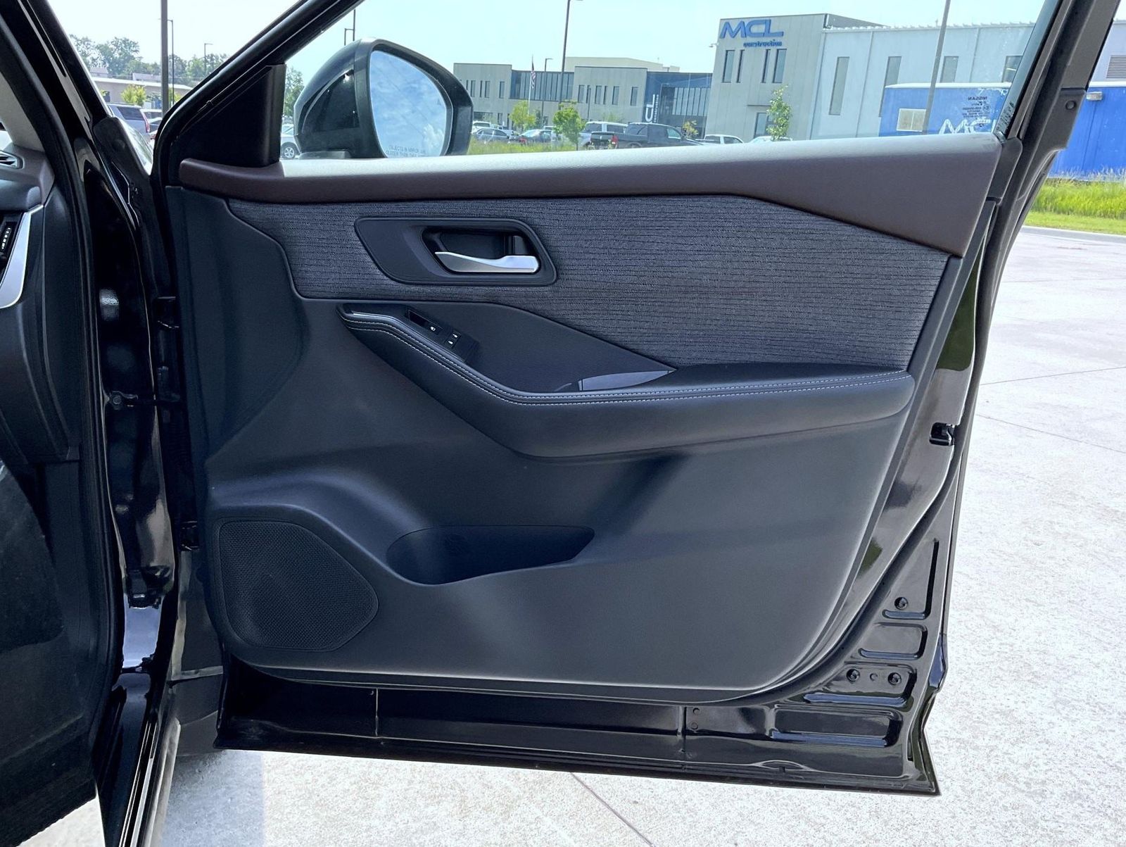 2021 Nissan Rogue SV photo 16