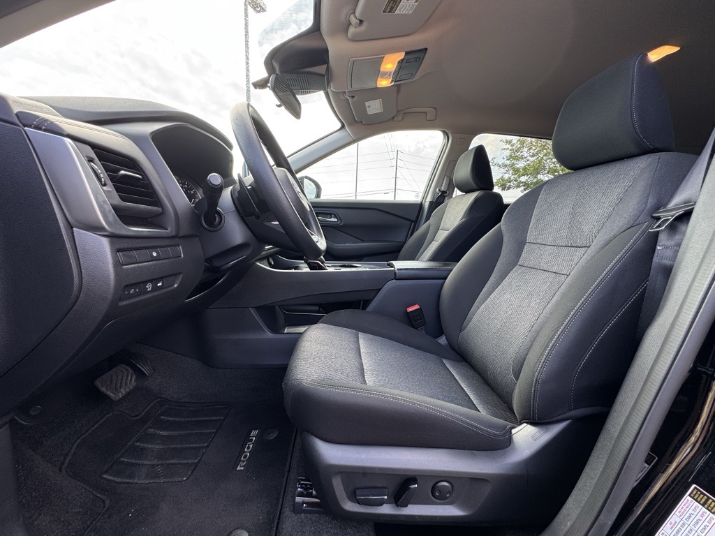 2024 Nissan Rogue SV photo 14
