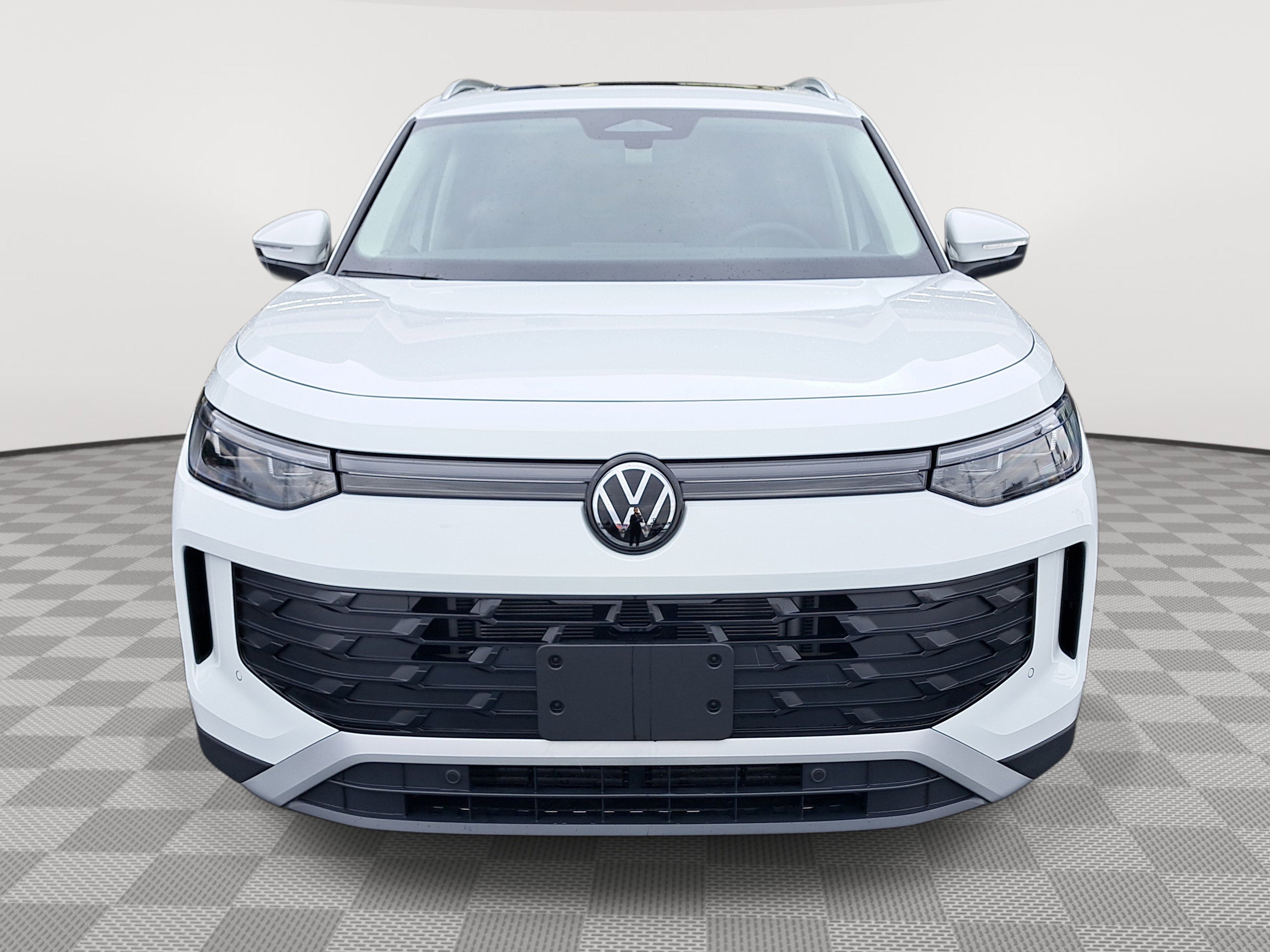 2025 Volkswagen Tiguan SE photo 2