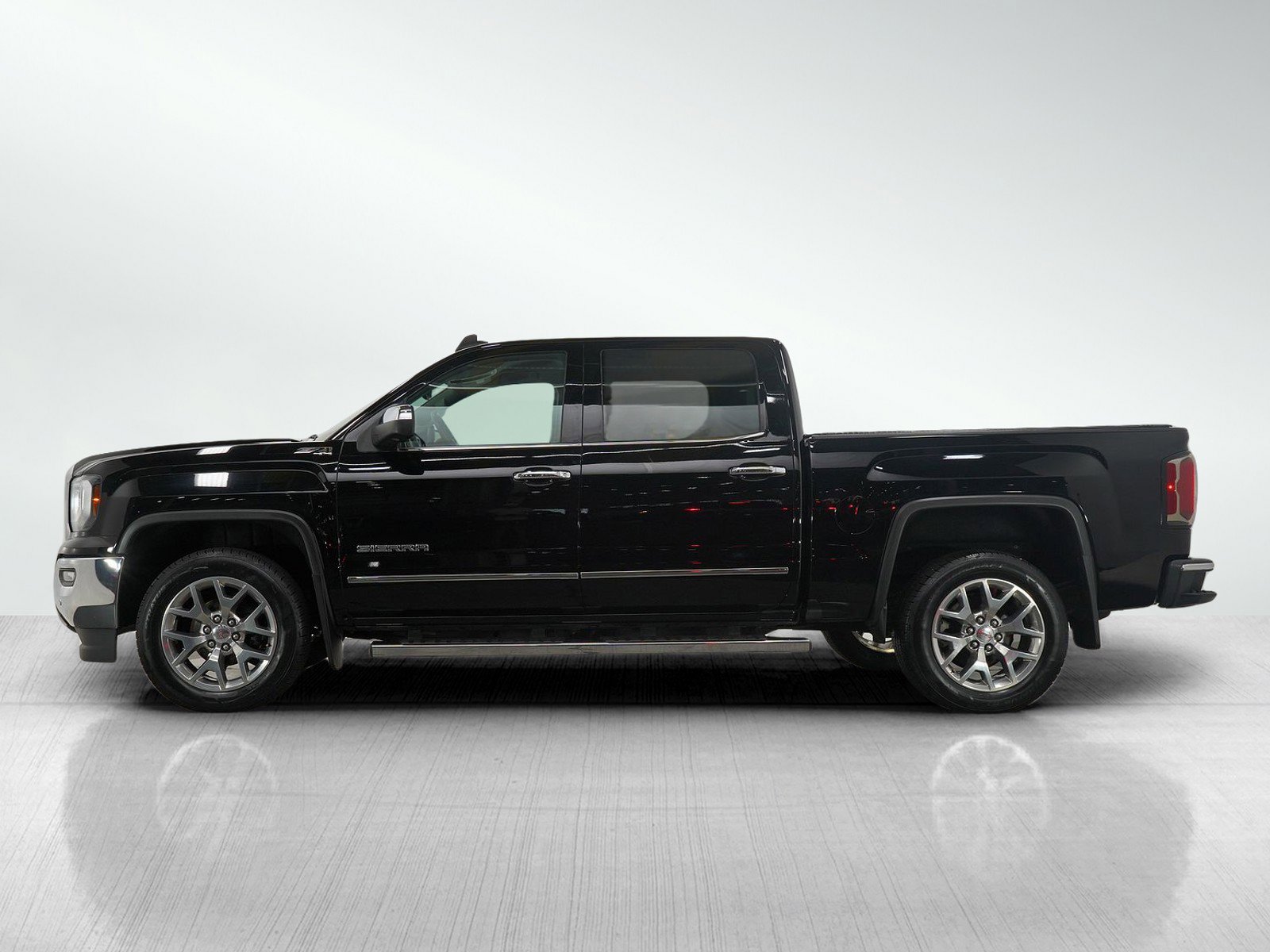 Used 2018 GMC Sierra 1500 SLT with VIN 3GTU2NEJ1JG581032 for sale in Burnsville, Minnesota