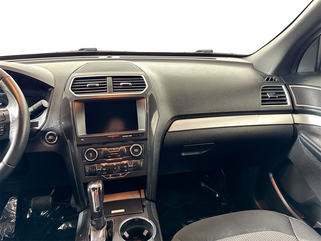 2017 Ford Explorer XLT photo 8