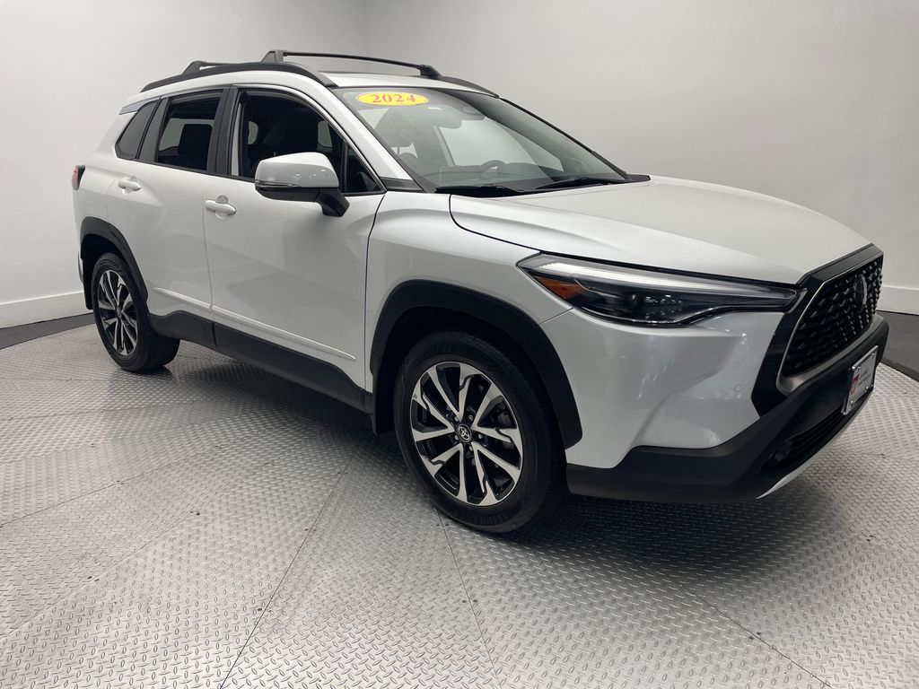 2024 Toyota Corolla Cross XLE photo 3