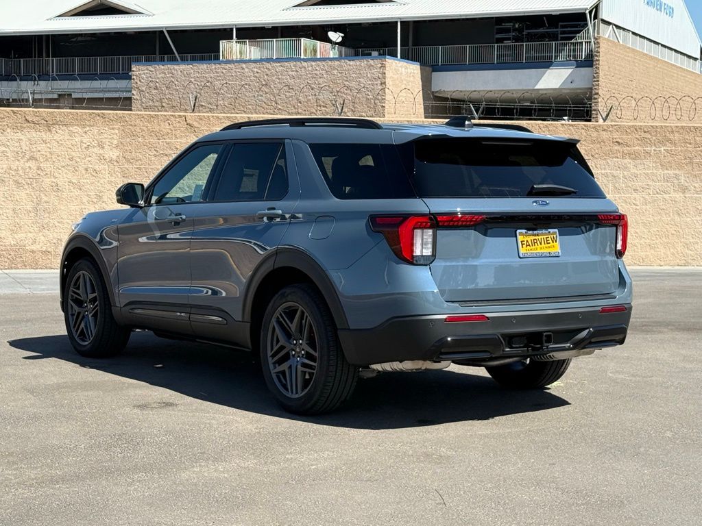 2025 Ford Explorer ST-Line photo 4