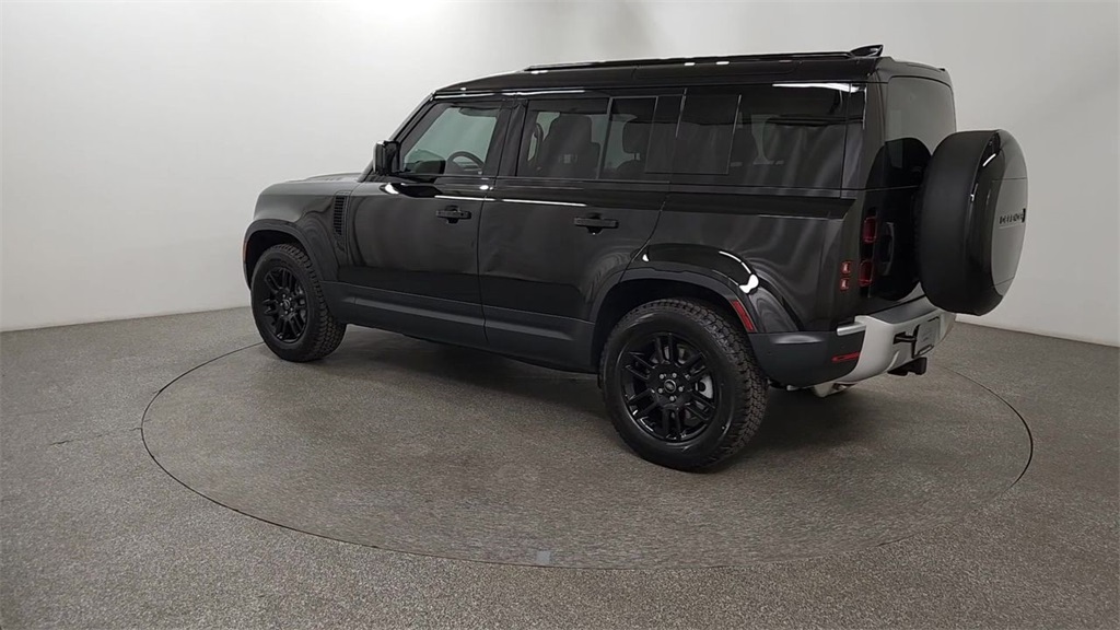 2025 Land Rover Defender 110 S photo 6