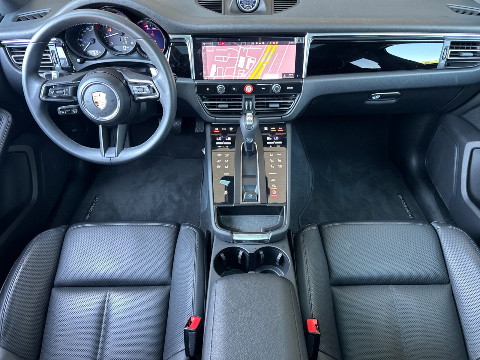 2025 Porsche Macan T photo 7