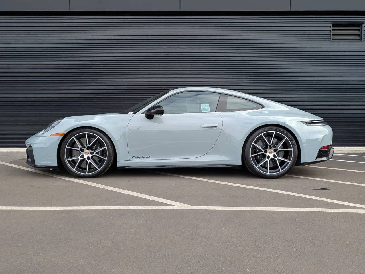 2025 Porsche 911 4 GTS photo 2