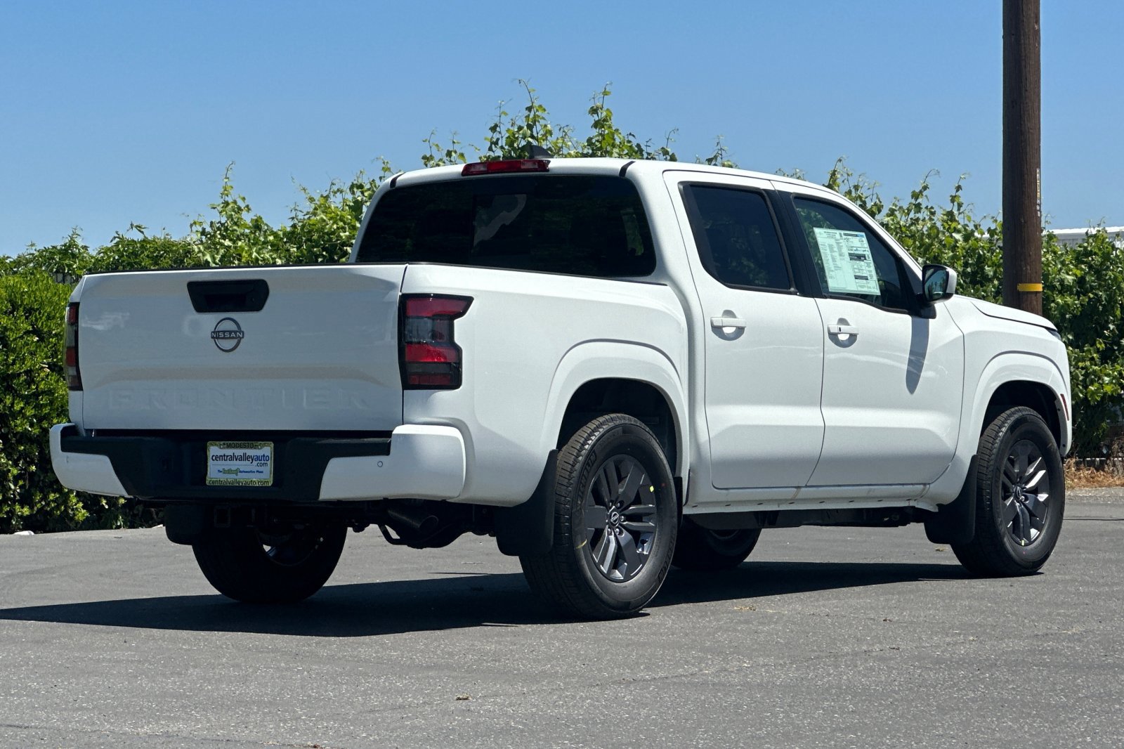 2025 Nissan Frontier SV photo 4