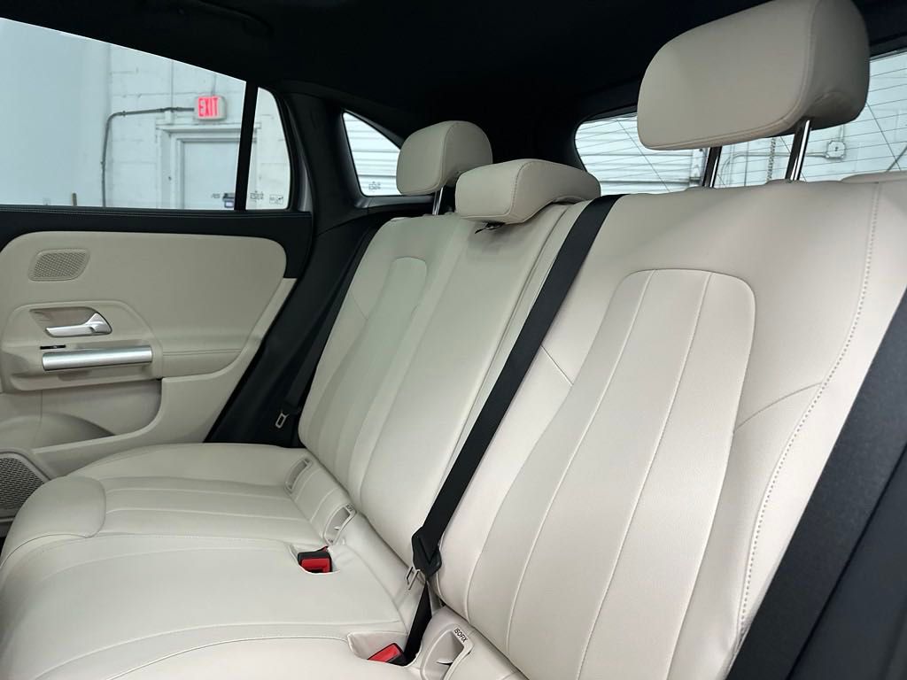 2025 Mercedes Benz GLA 250 photo 18