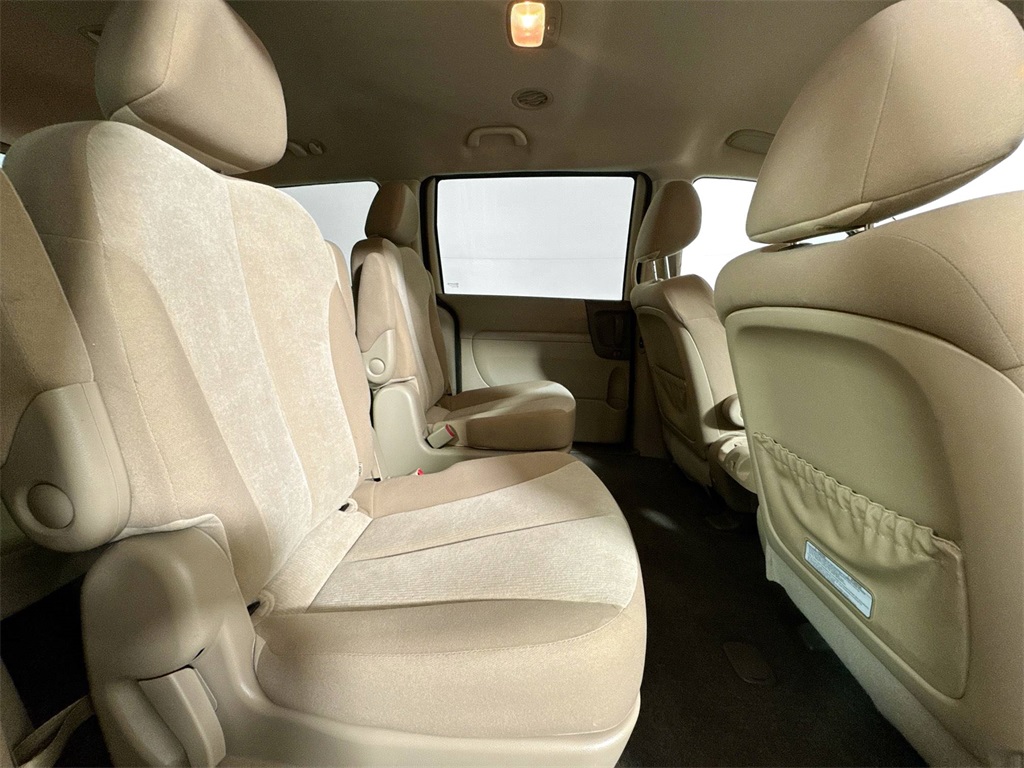 2012 Kia Sedona LX photo 16