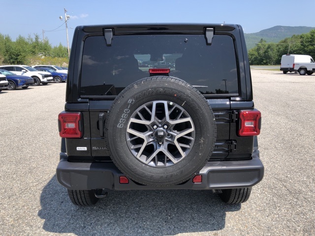 2025 Jeep Wrangler Sahara photo 4