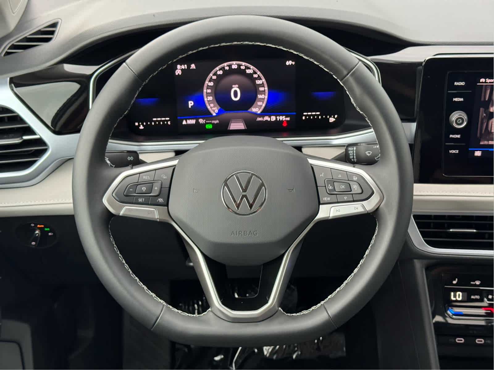 2025 Volkswagen Taos SE photo 26