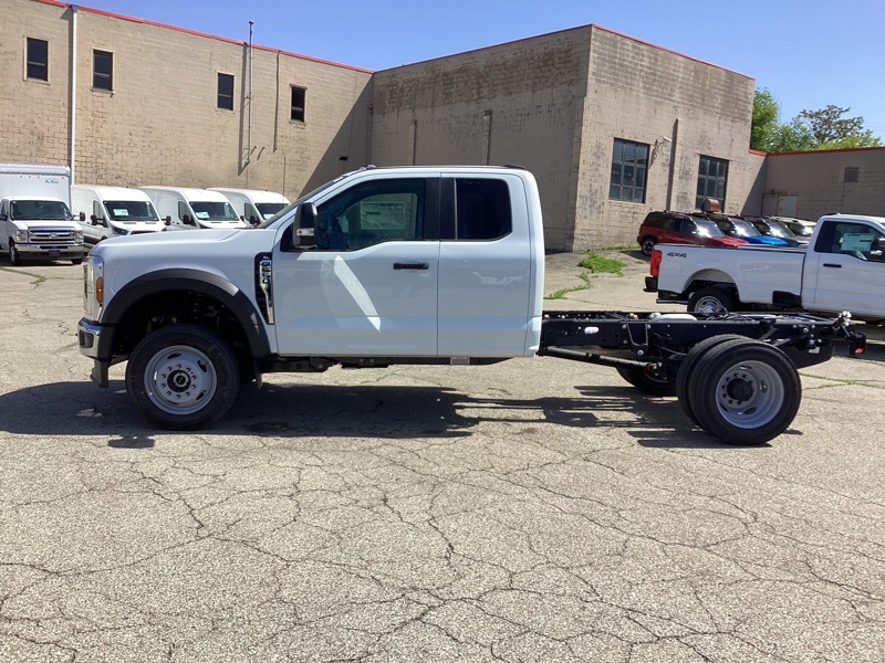 2024 Ford F-550 photo 3