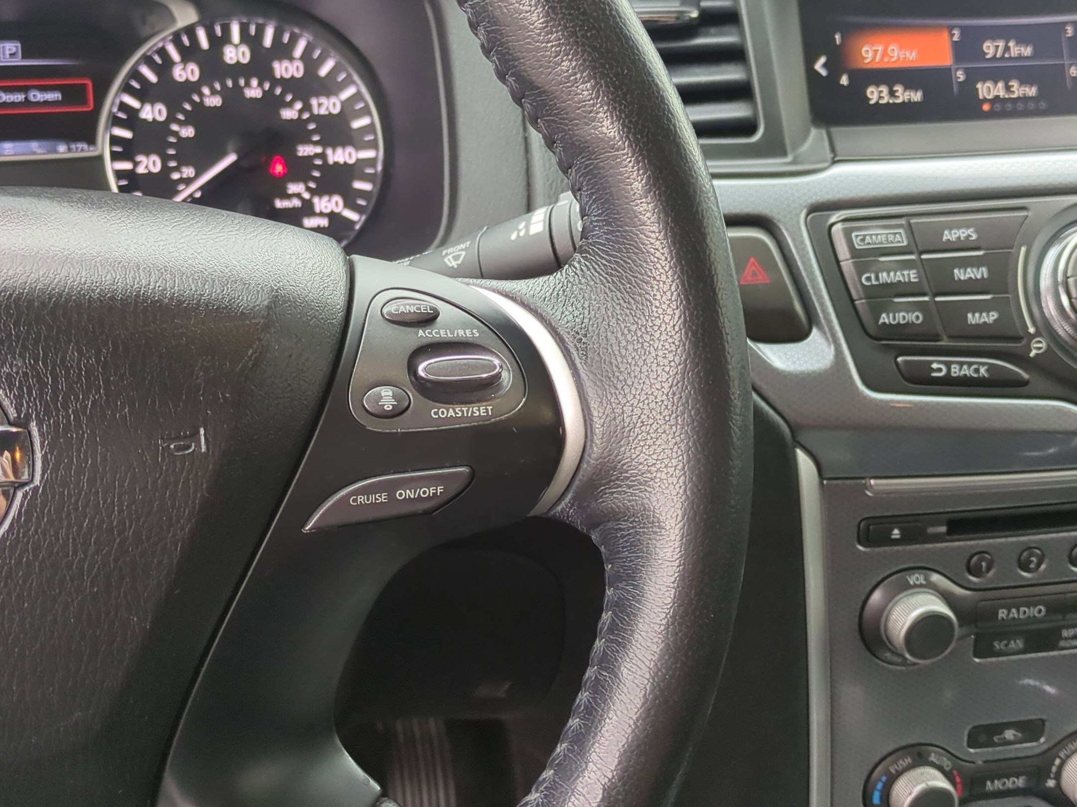 2019 Nissan Pathfinder SL photo 16