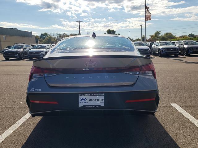 2025 Hyundai Elantra SEL Sport photo 6