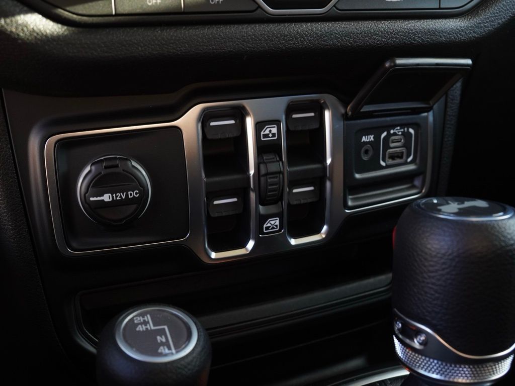 New 2026 Anvil Clear-Coat Exterior Paint Jeep 4-Door Sport S image 15