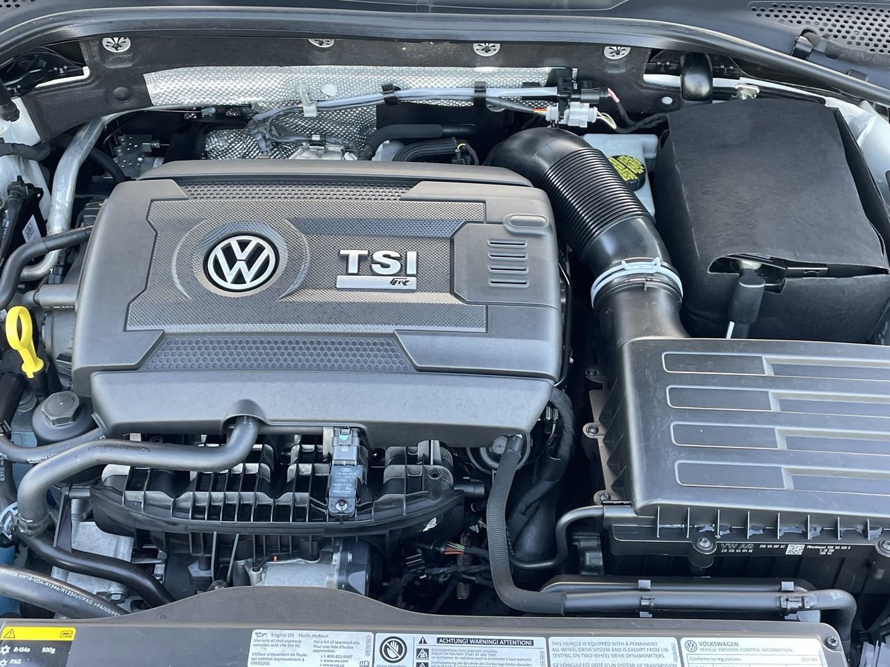 2017 Volkswagen Golf R 4Motion photo 9