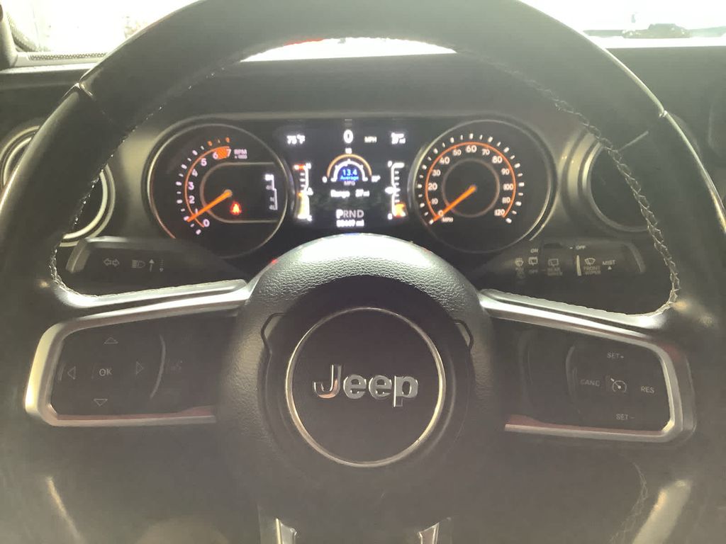 2020 Jeep Wrangler Unlimited Sahara photo 13