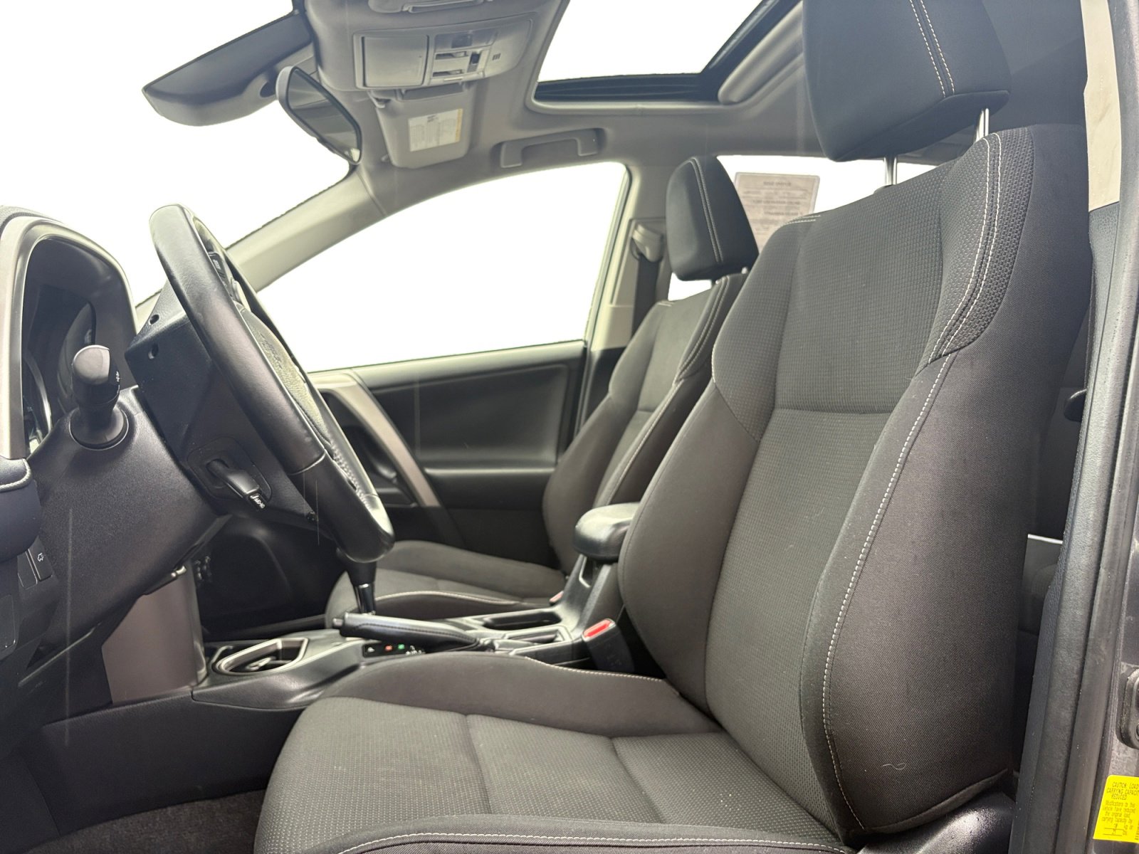 2018 Toyota RAV4 Hybrid XLE photo 3