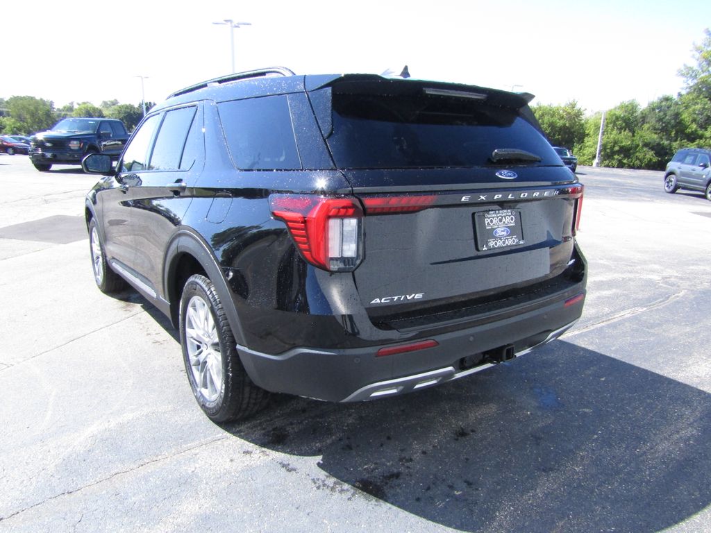2025 Ford Explorer photo 5