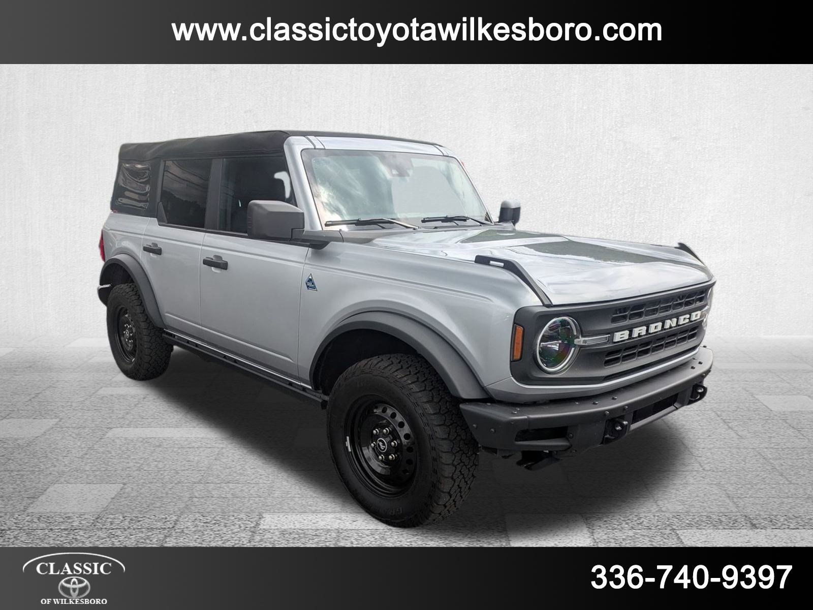 2023 Ford Bronco Black Diamond photo 2