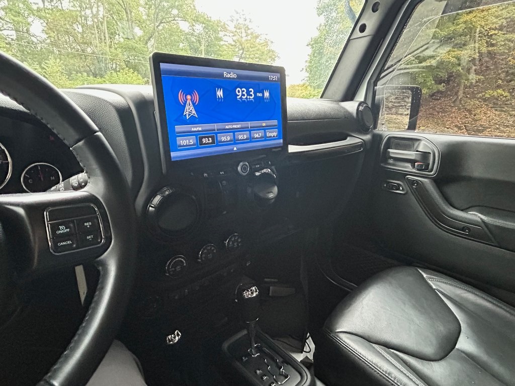 2017 Jeep Wrangler Unlimited Sahara photo 18