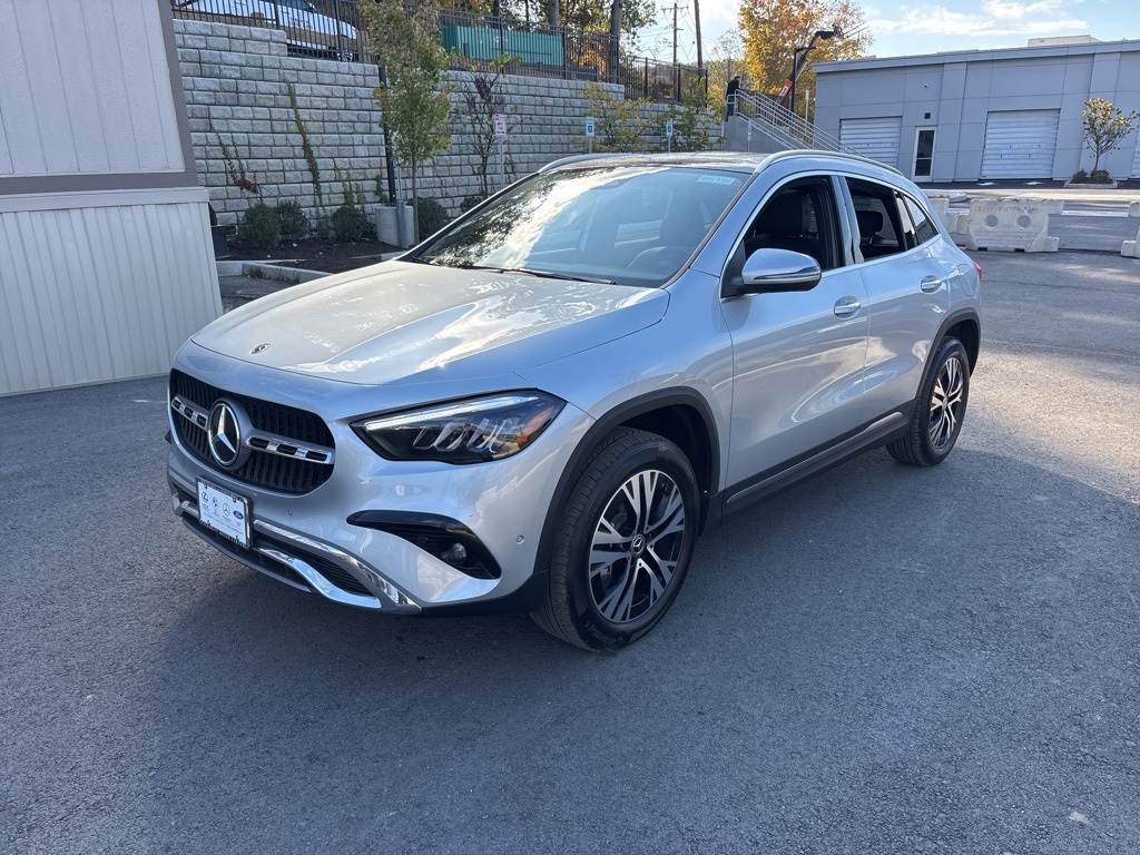 2025 Mercedes Benz GLA 250 4MATIC photo 3