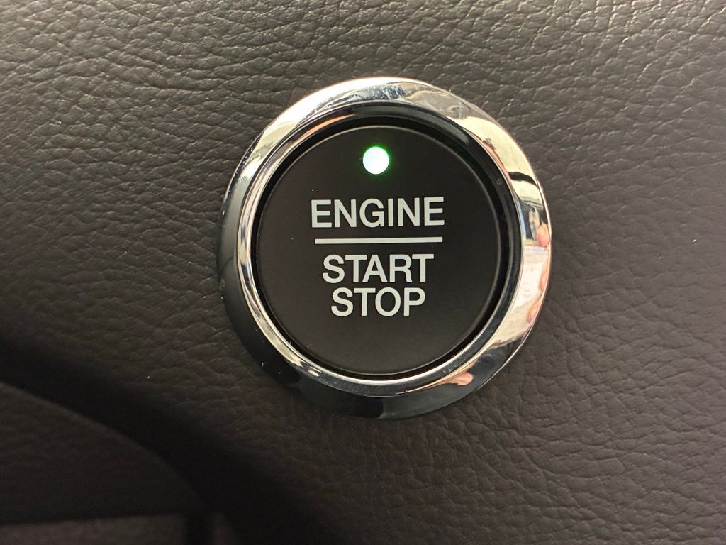 2022 Ford Edge SEL photo 4