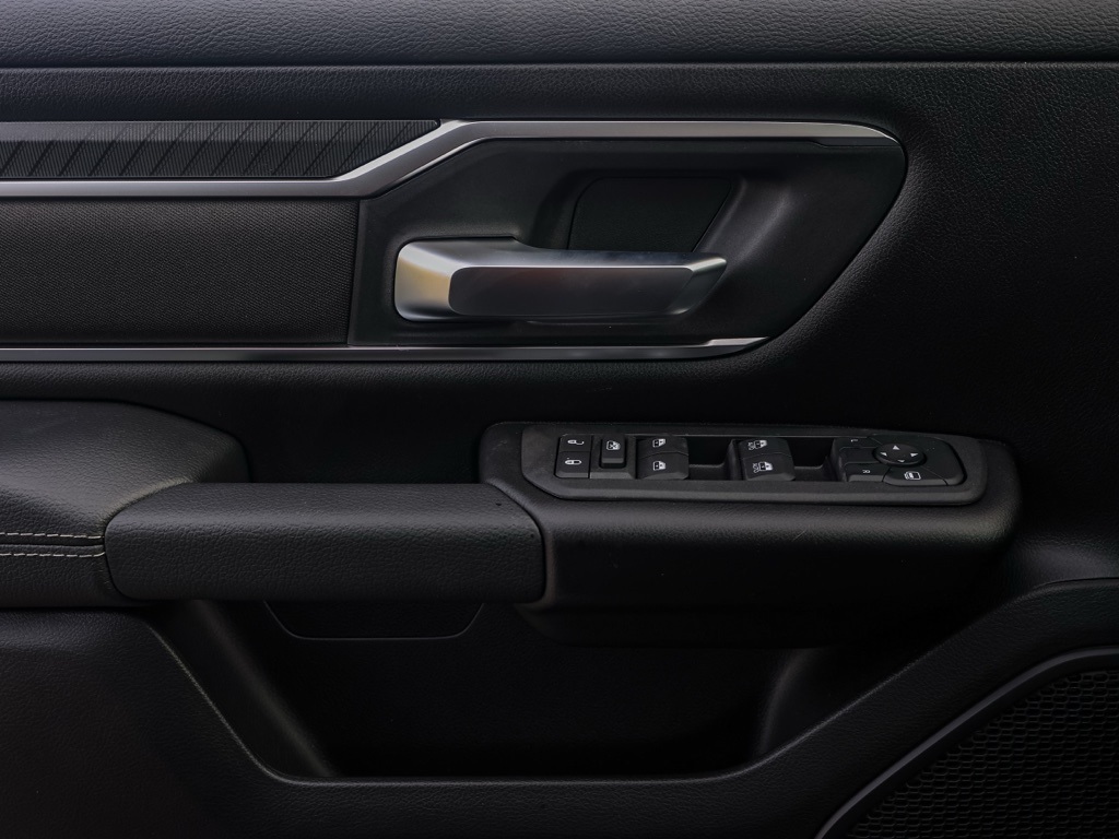 New 2026 Diamond Black Crystal Pearl-Coat Exterior Paint RAM Big Horn/Lone Star image 22