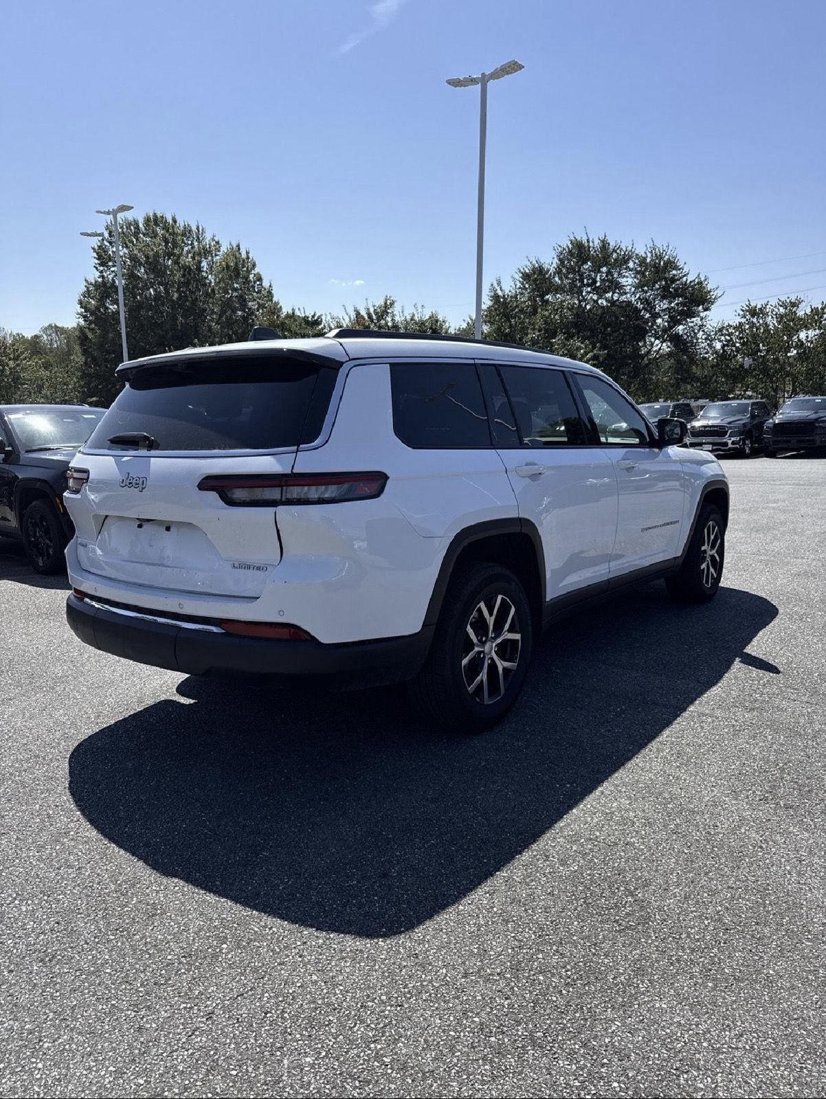 2024 Jeep Grand Cherokee Limited photo 4