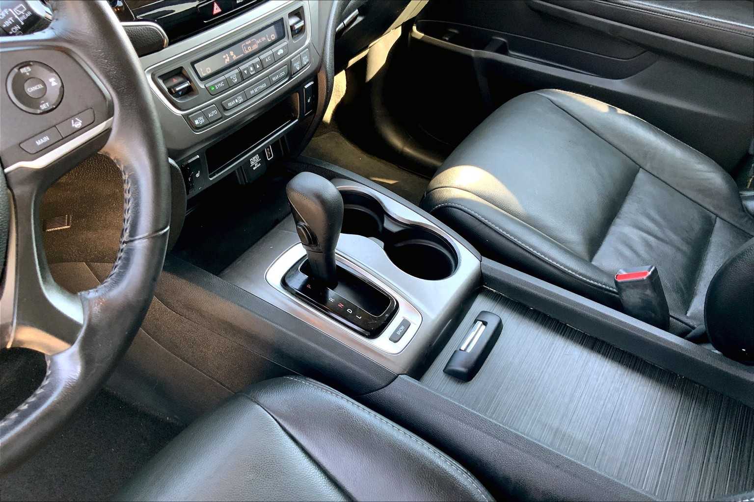 2020 Honda Pilot EX-L photo 16