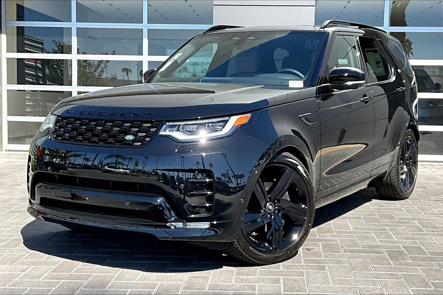 2025 Land Rover Discovery Dynamic SE