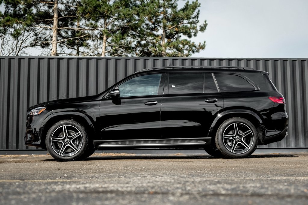 2026 Mercedes Benz GLS 450 4MATIC photo 3