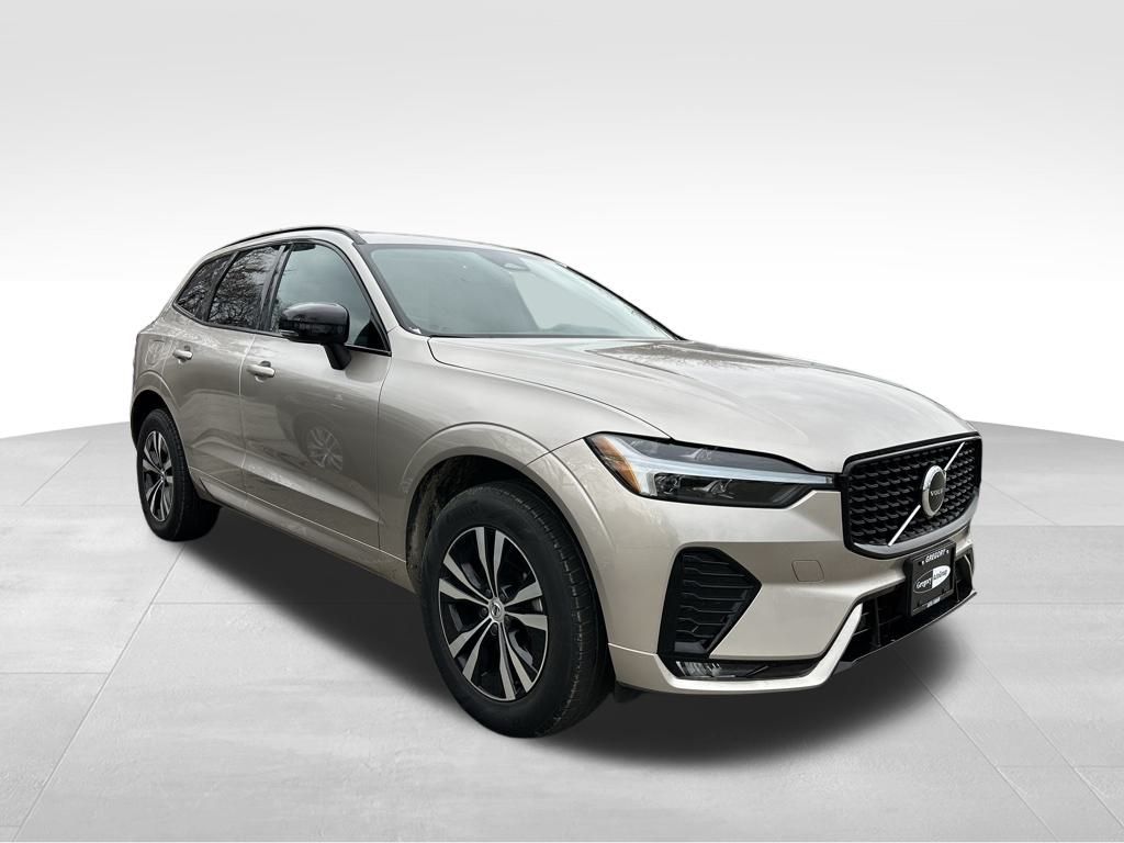 2025 Volvo XC60 B5 Core photo 3