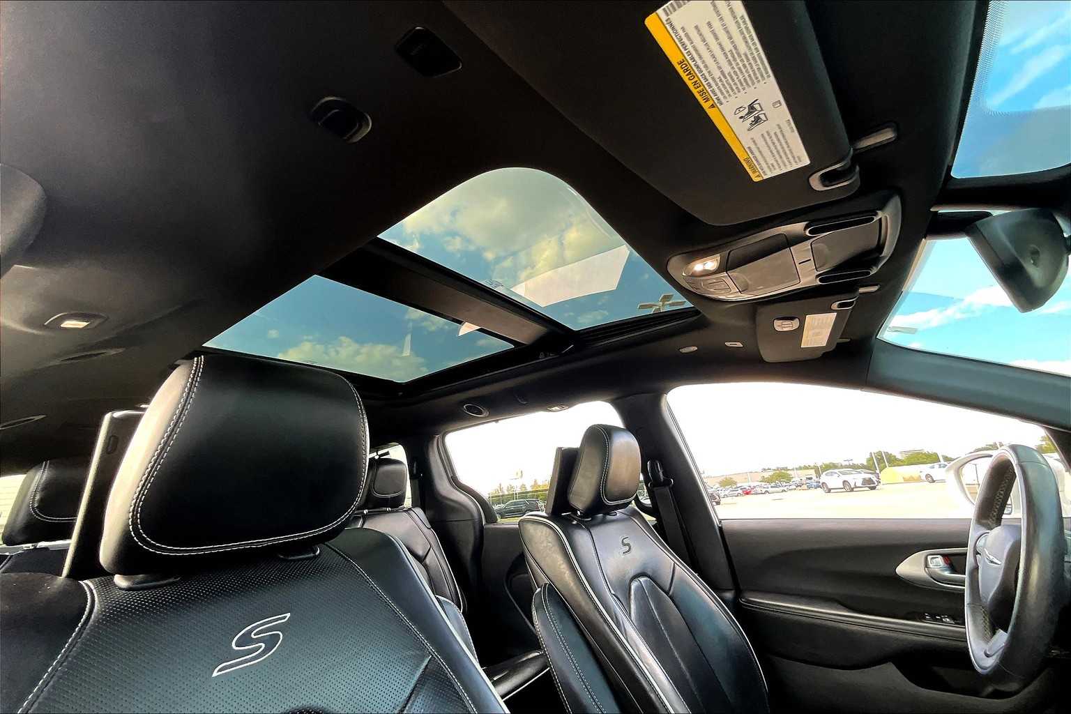 2018 Chrysler Pacifica Limited photo 11