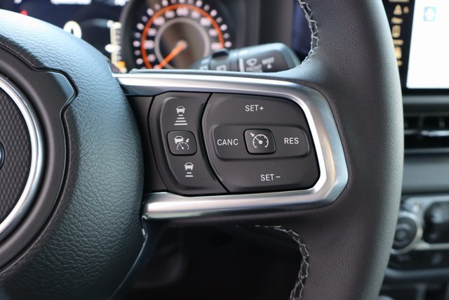 2025 Jeep Wrangler Sahara photo 13