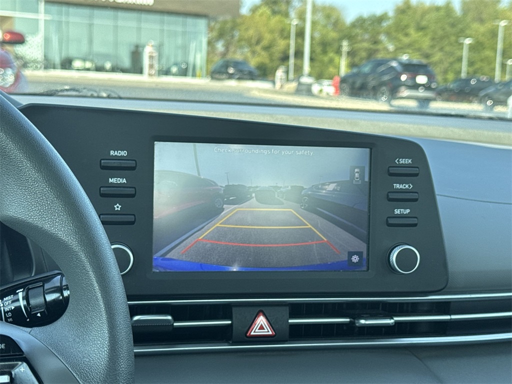 2022 Hyundai Elantra SEL photo 22