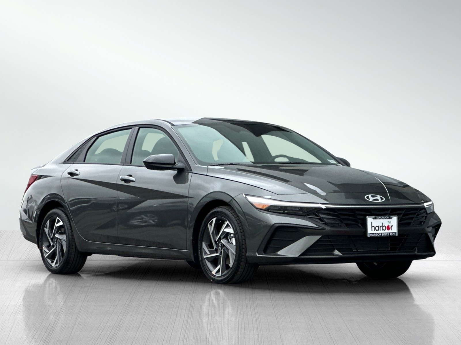2025 Hyundai Elantra SEL Sport photo 2
