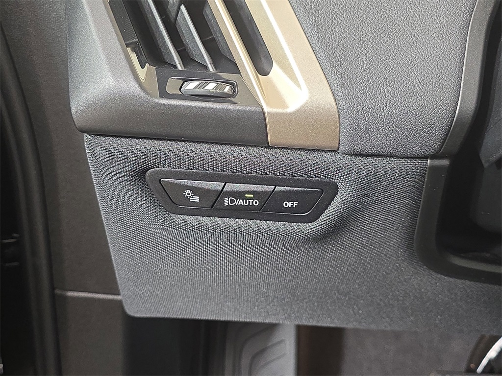 2025 Bmw iX photo 25
