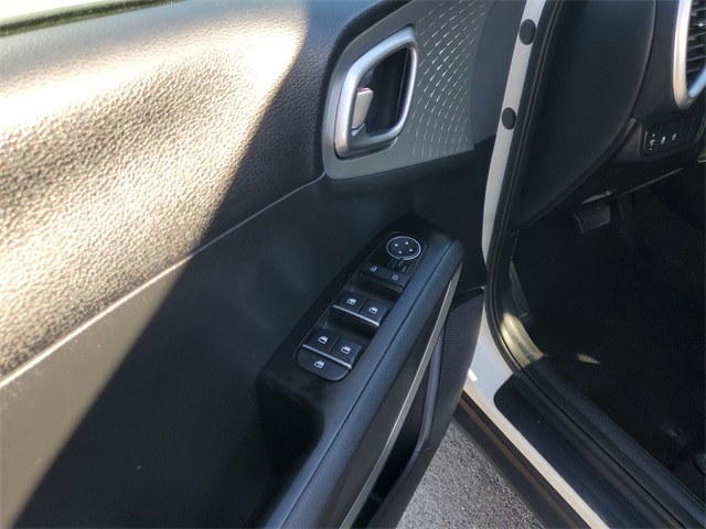 2023 Kia Soul LX photo 10