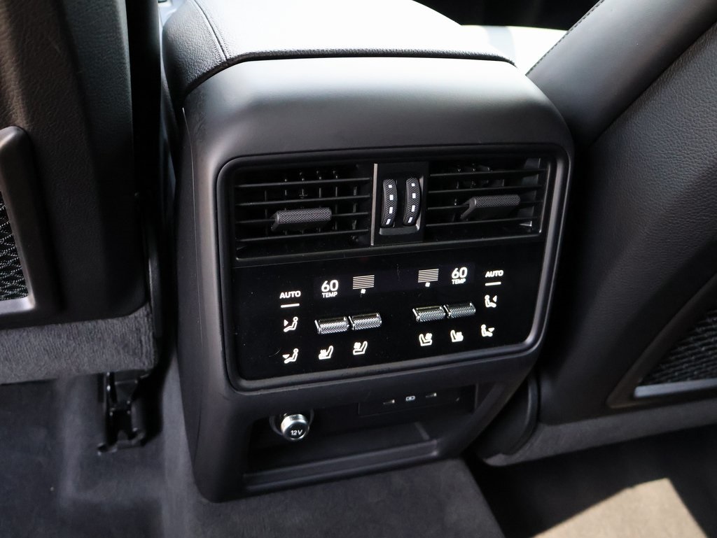 2024 Porsche Cayenne S photo 19