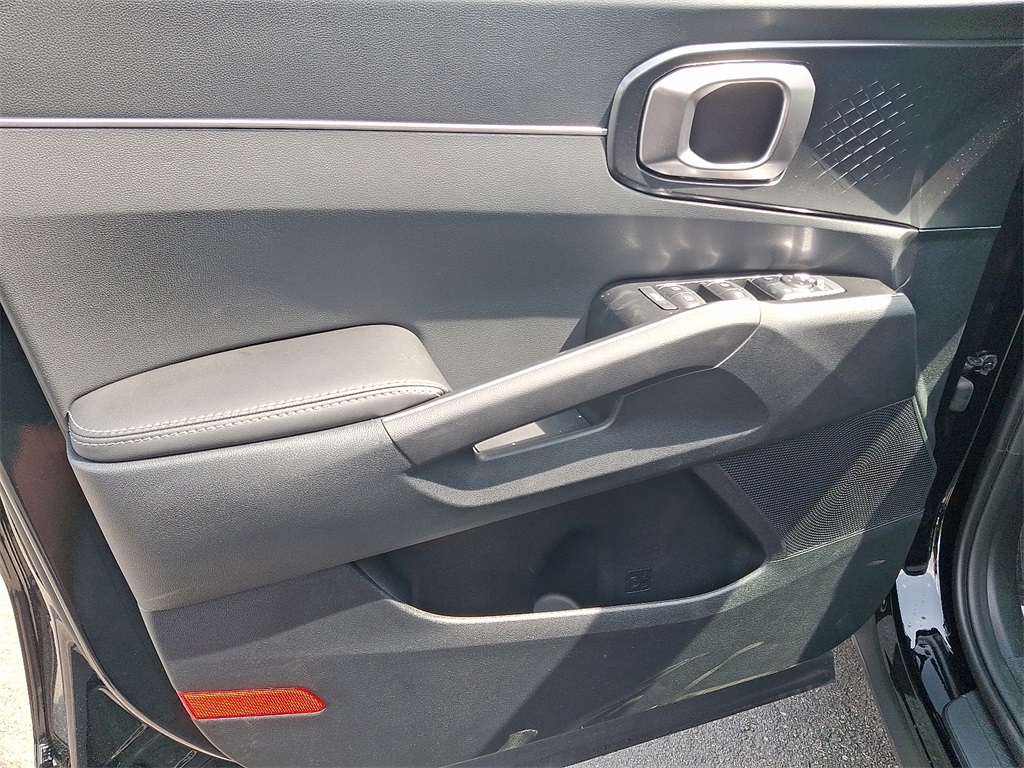 2025 Kia Sorento S photo 12