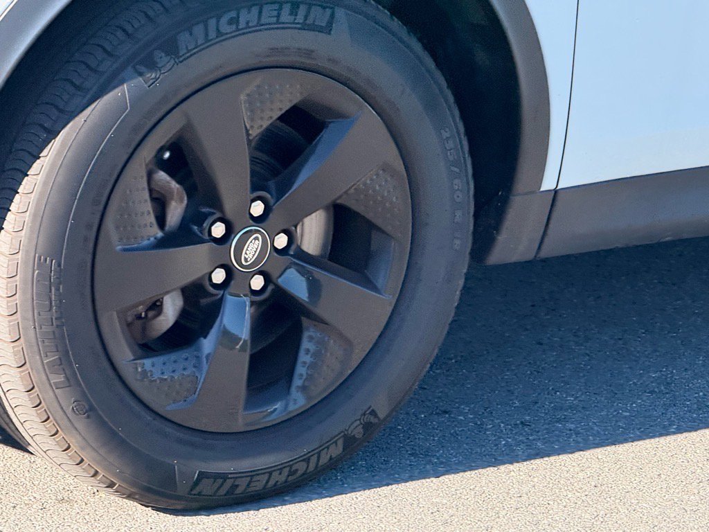 2020 Land Rover Discovery Sport SE photo 24