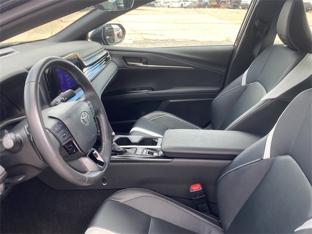 2025 Toyota Camry SE photo 19