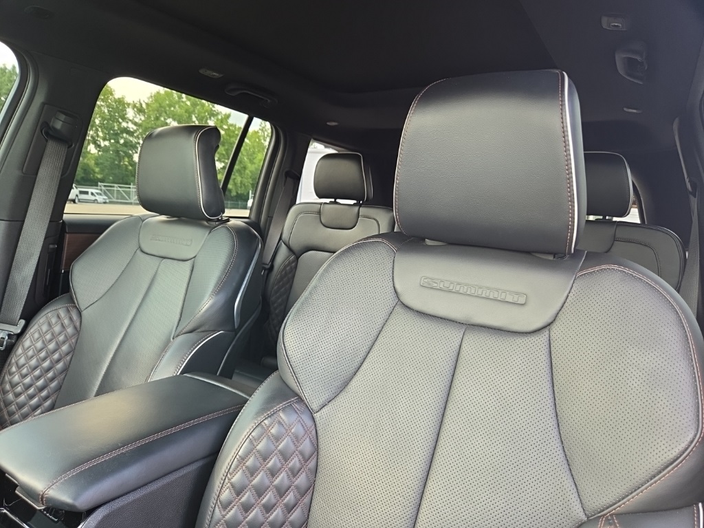 2023 Jeep Grand Cherokee Summit photo 12