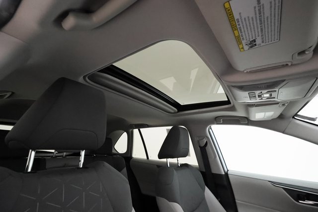 2022 Toyota RAV4 Hybrid XLE photo 24