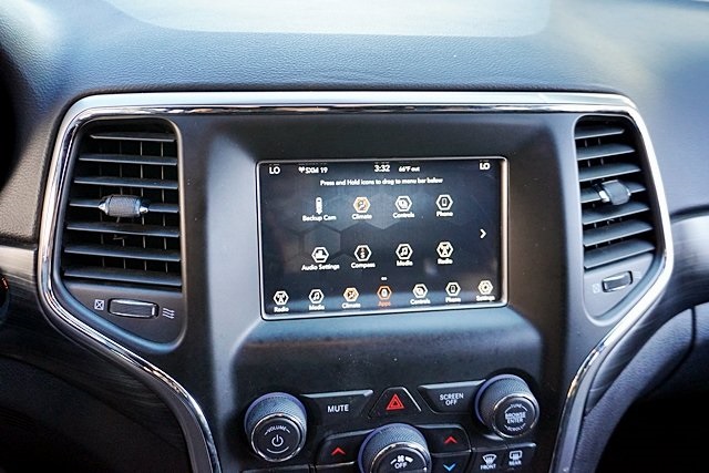 Used 2021 White Jeep Laredo E image 24