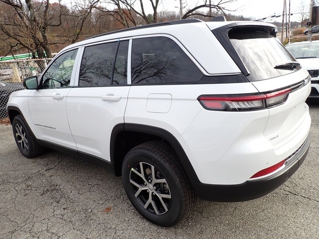 2025 Jeep Grand Cherokee Limited photo 2