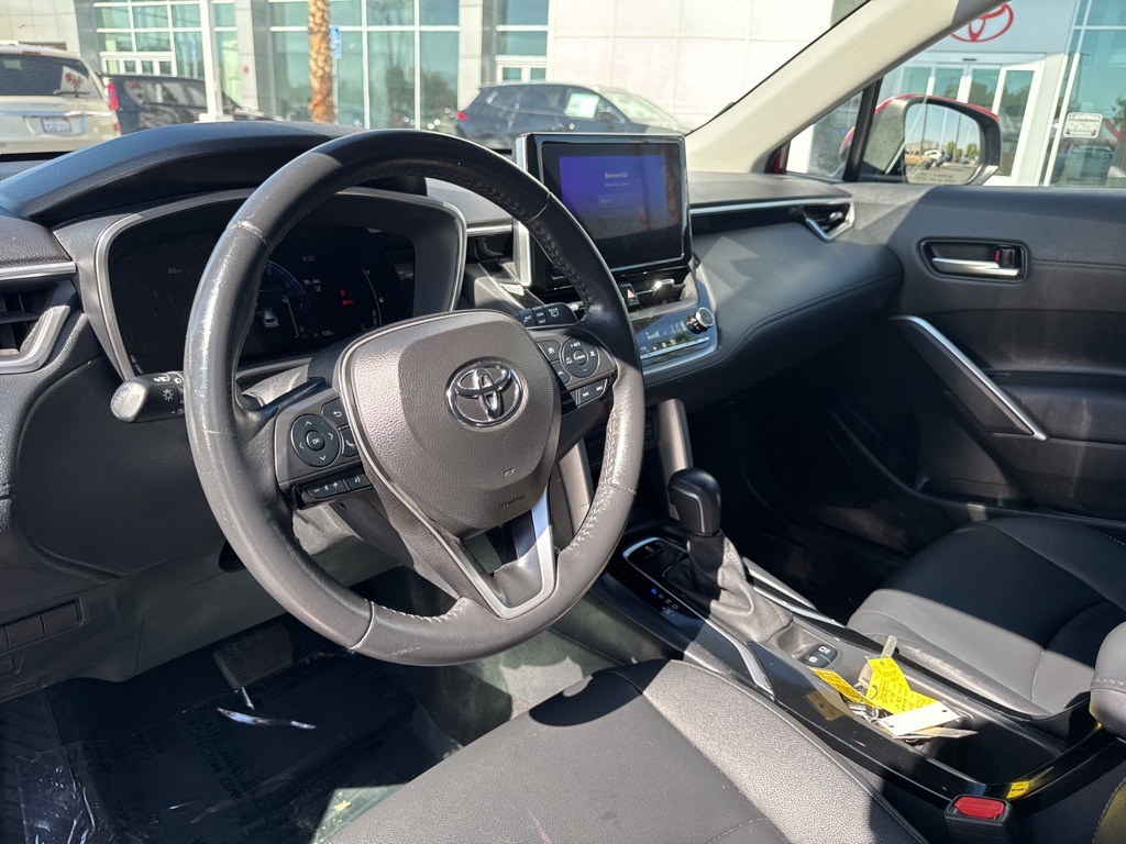 2024 Toyota Corolla Cross XLE photo 13