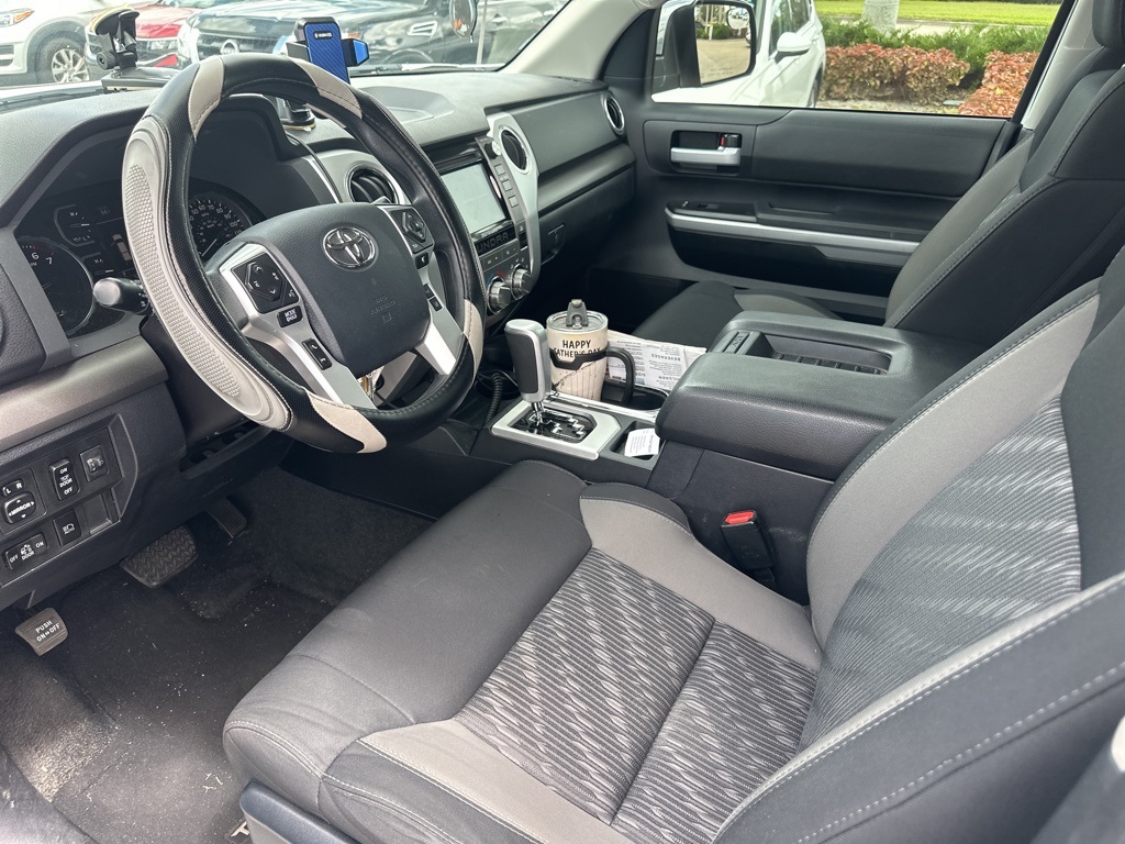 2018 Toyota Tundra SR5 photo 2